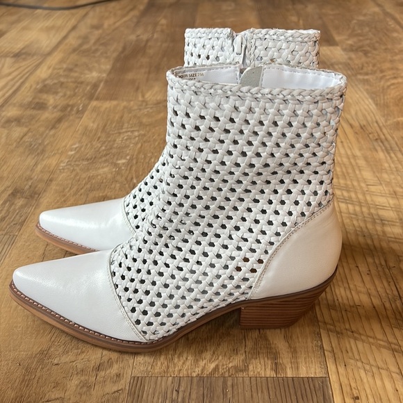 Coconuts by Matisse Golden Hour White Leather Western Side Boots Size 7 - Picture 2 of 9